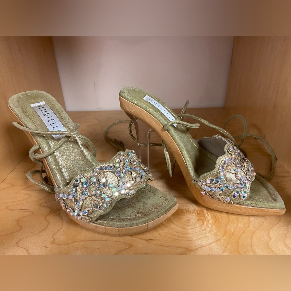 NEW NURIELLE FASHIONABLE FANCY WOMEN SUED HEELS SIZE 6
